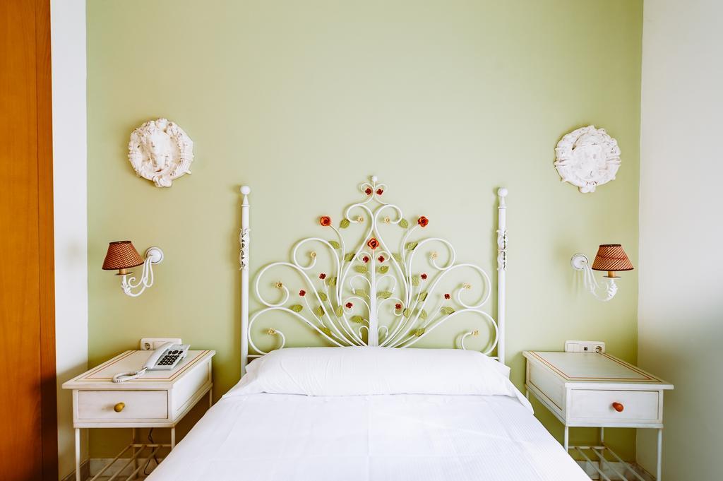 Basic Hotel Dona Manuela Sevilla Kültér fotó