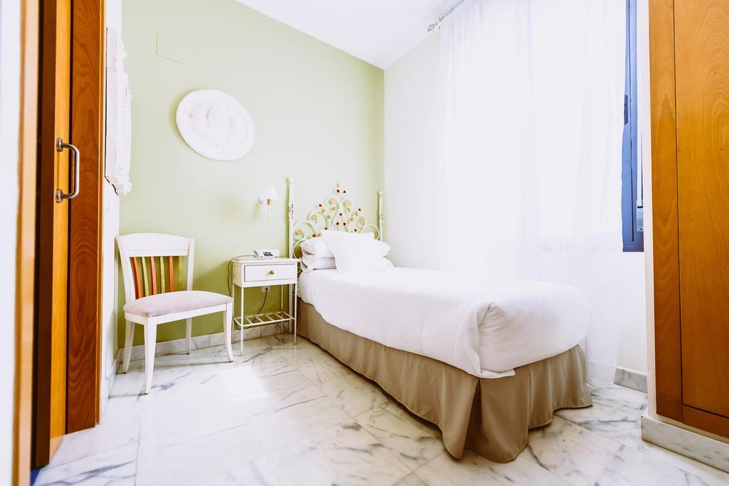 Basic Hotel Dona Manuela Sevilla Kültér fotó