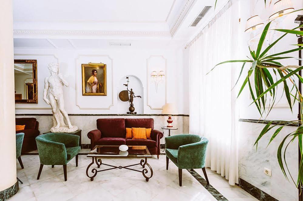 Basic Hotel Dona Manuela Sevilla Kültér fotó